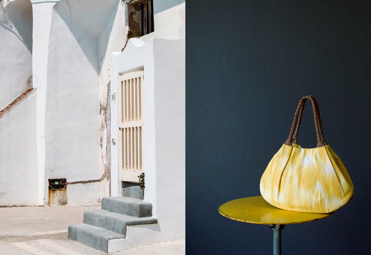 Links: Mediterrane Architektur in Procida. Rechts: KikieKoch Tasche aus gelb-weissem Ikat Stoff mit rundgeflochten Trägern und Boden aus braunem Rindsleder.
